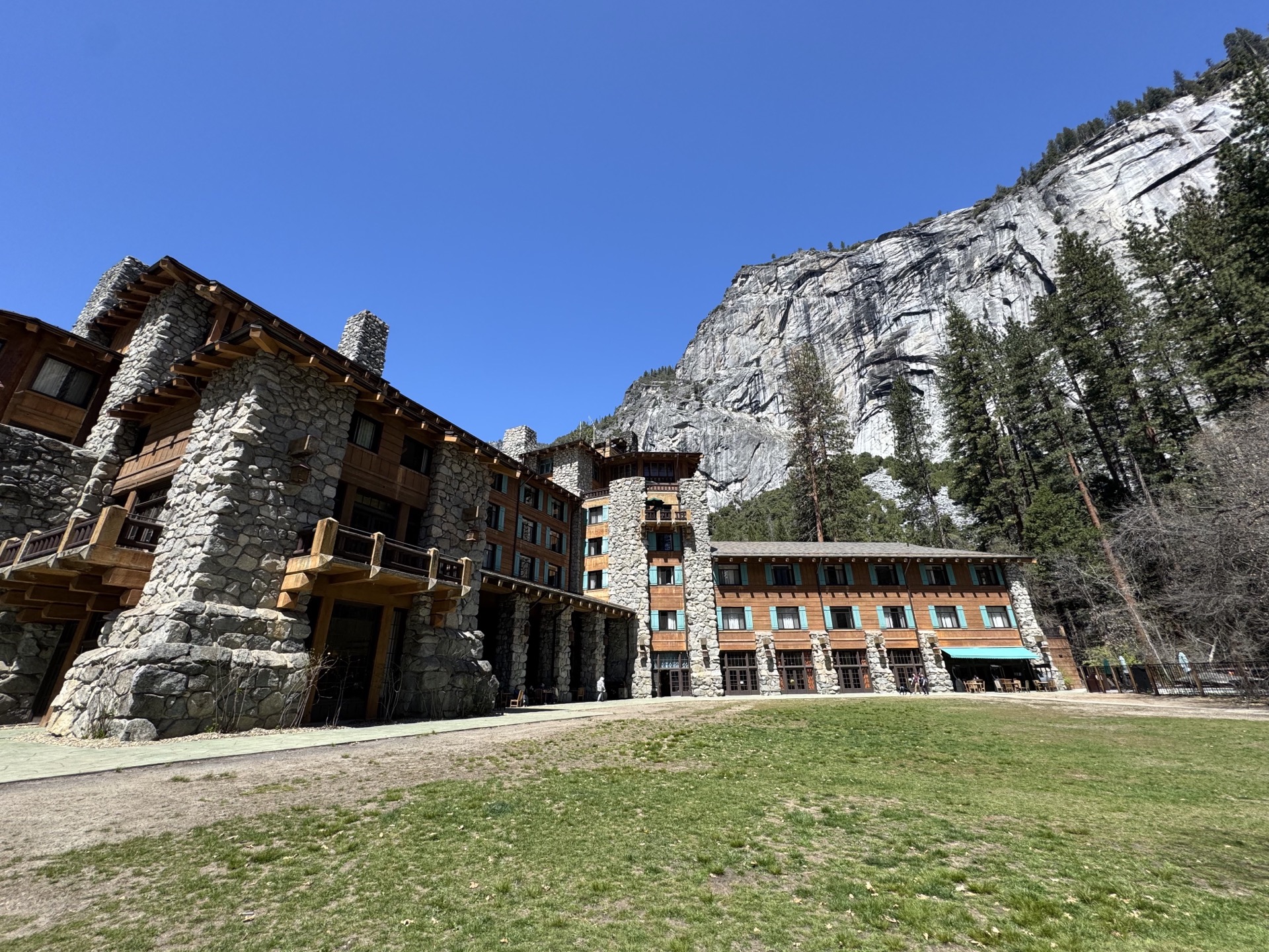 Our Stay at The Ahwahnee — A luxury hotel in Yosemite National Park