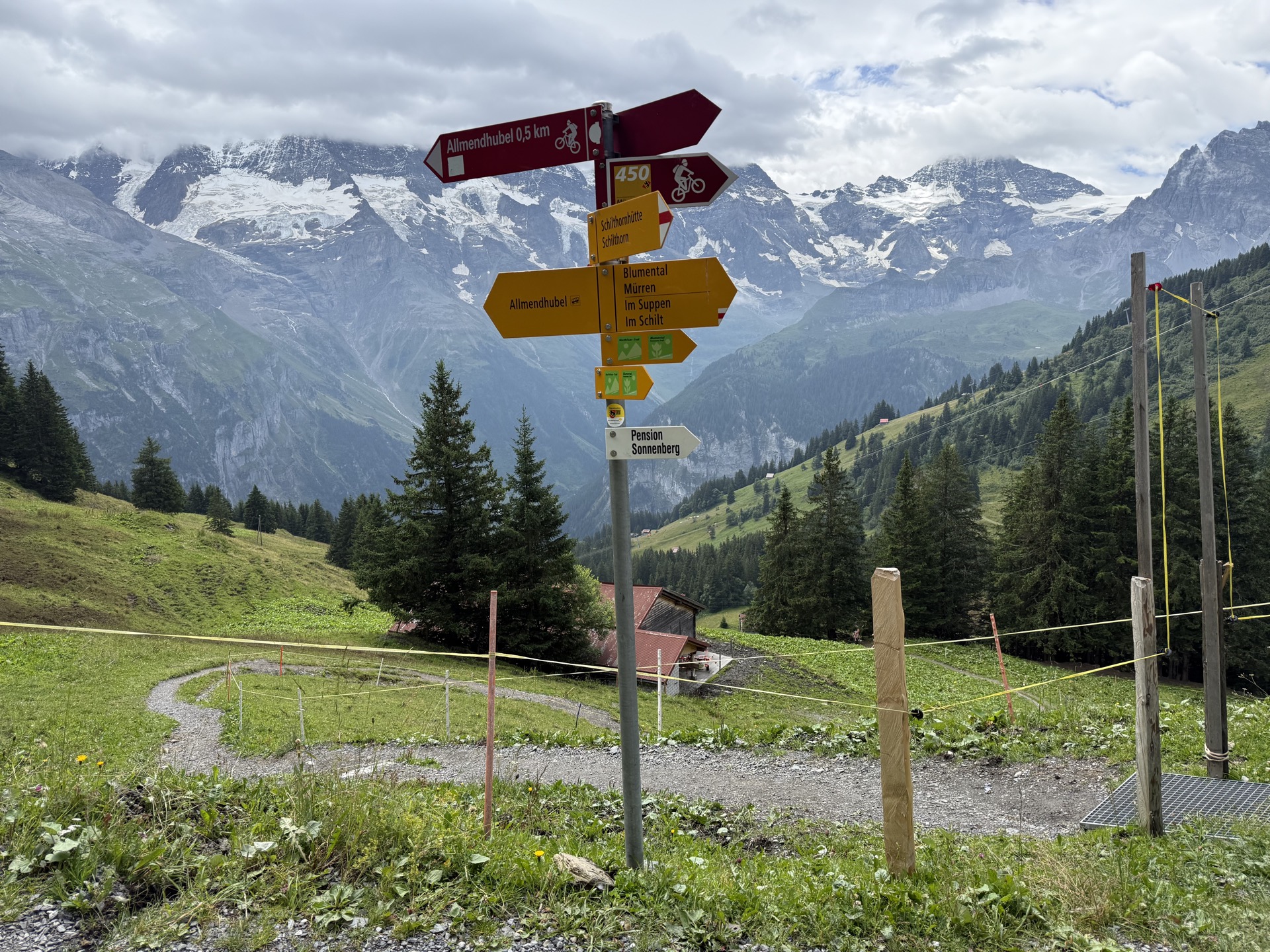 Flower Trail Hike from Mürren to Flower Playground (with kids?)